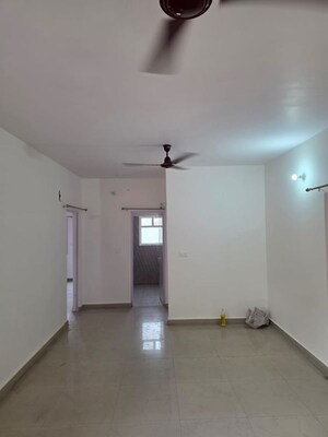 Room in 2 BHK Apartment at Vanasthali Apartments, Gomti Nagar – for Rent