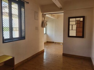 Room in 2 BHK Apartment at Empire Estate, Malabar Hill – for Rent