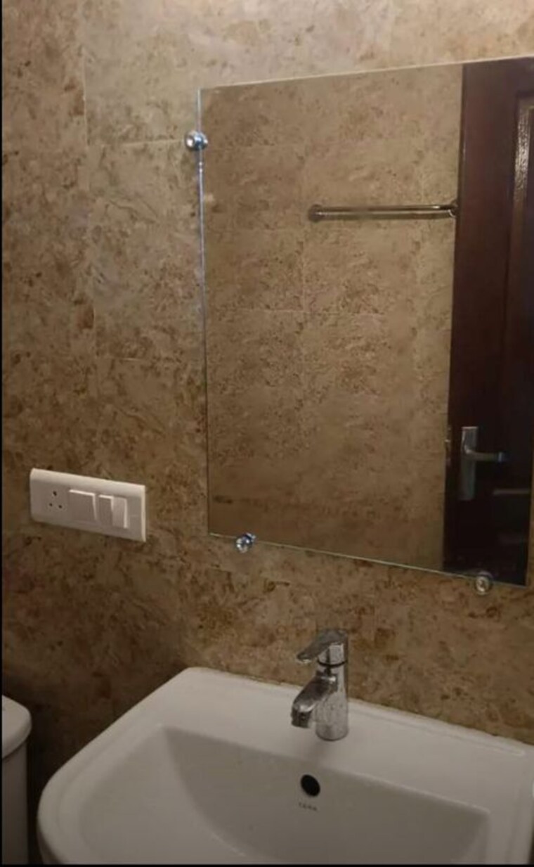 Bathroom, shalimar-belvedere-court 4 Bedroom 2500 Sq.Ft. Apartment In Gomti Nagar Lucknow 10345909