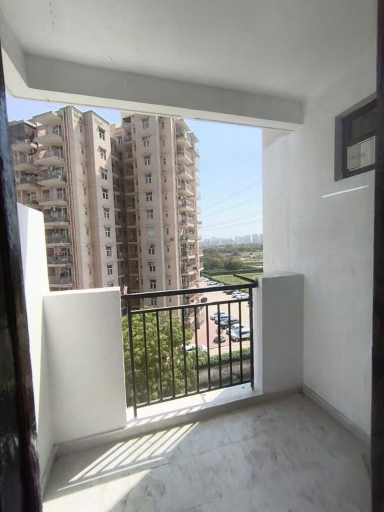 Balcony, pareena-om-apartments 2 Bedroom 702 Sq.Ft. Apartment In Sector 112 Gurgaon 10345948