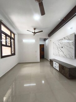 2 BHK Apartment For Rent in Pareena Om Apartments