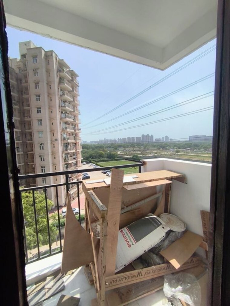 Balcony, pareena-om-apartments 2 Bedroom 702 Sq.Ft. Apartment In Sector 112 Gurgaon 10345948