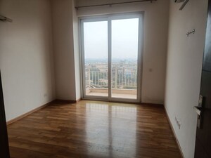 Room in 3 BHK Apartment at Puri Diplomatic Residences, Sector 111 – for Rent