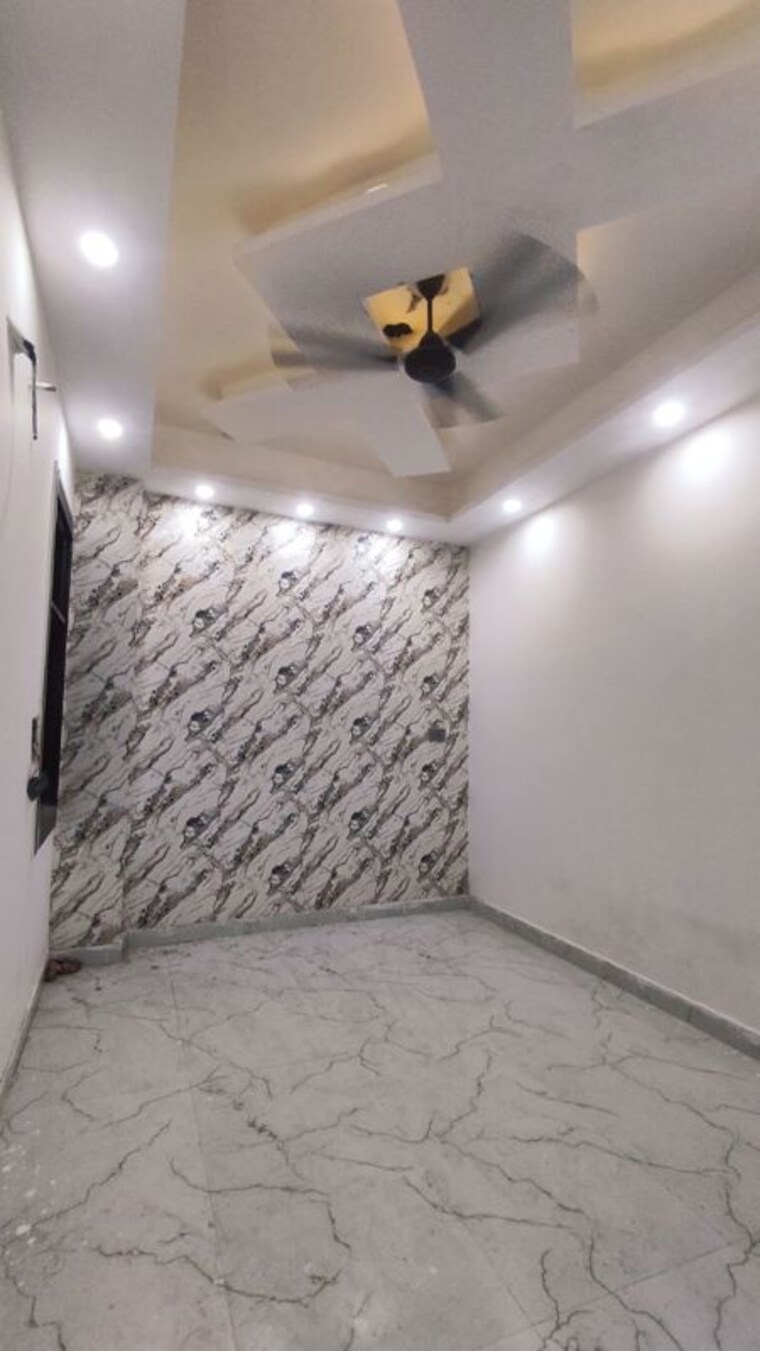undefined, sector 73 3 Bedroom 1300 Sq.Ft. Apartment In Sector 73 Noida 10345994