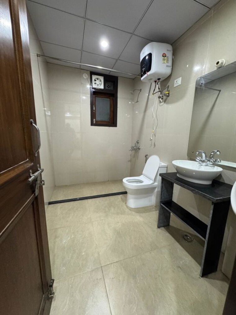 Bathroom, chattarpur 2 Bedroom 1000 Sq.Ft. Builder Floor In Chattarpur Delhi 10346008
