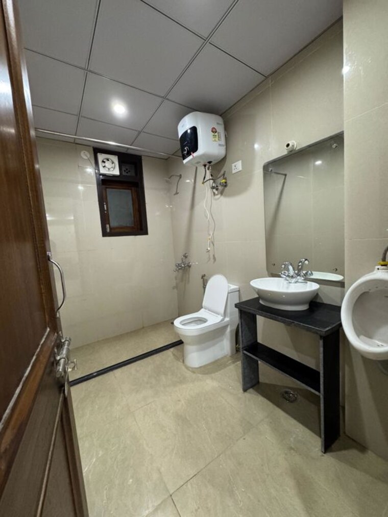 Bathroom, chattarpur 2 Bedroom 1000 Sq.Ft. Builder Floor In Chattarpur Delhi 10346008