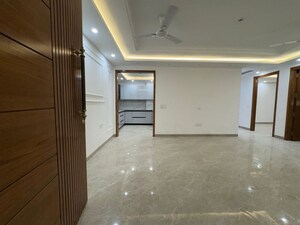 Room in 3 BHK Apartment at Chattarpur – for Rent