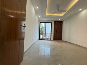 Room in 3 BHK Apartment at Chattarpur – for Rent