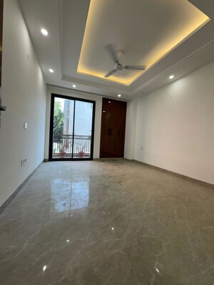 Room in 3 BHK Apartment at Chattarpur – for Rent