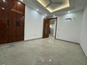Room in 3 BHK Apartment at Chattarpur – for Rent