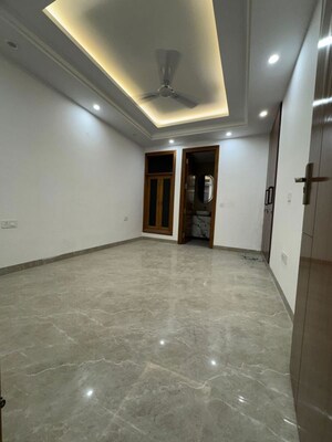 Room in 3 BHK Apartment at Chattarpur – for Rent