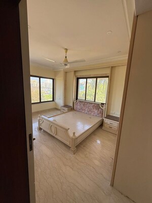 Room in 3 BHK Apartment at Sea Lord, Cuffe Parade – for Sale