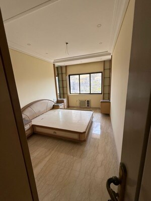 Room in 3 BHK Apartment at Sea Lord, Cuffe Parade – for Sale