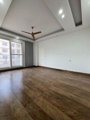 Room in 3 BHK Apartment at Chattarpur – for Rent