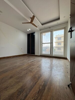 Room in 3 BHK Apartment at Chattarpur – for Rent