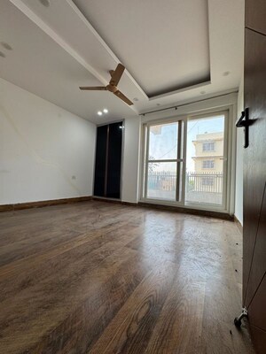 Room in 3 BHK Apartment at Chattarpur – for Rent