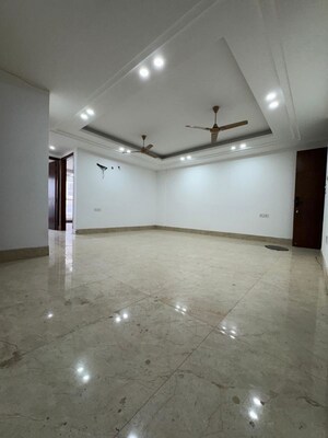 Room in 3 BHK Apartment at Chattarpur – for Rent