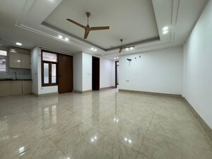 Room in 3 BHK Apartment at Chattarpur – for Rent