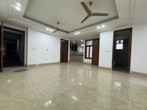 Room in 3 BHK Apartment at Chattarpur – for Rent