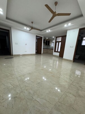 Room in 3 BHK Apartment at Chattarpur – for Rent