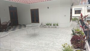 Parking in 2 BHK Builder Floor at Dalanwala – for Rent