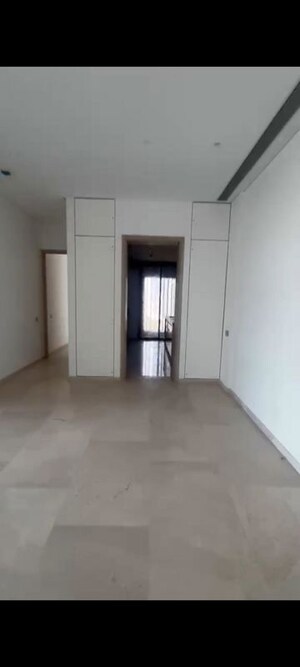Room in 4 BHK Apartment at Rustomjee Crown, Prabhadevi – for Rent