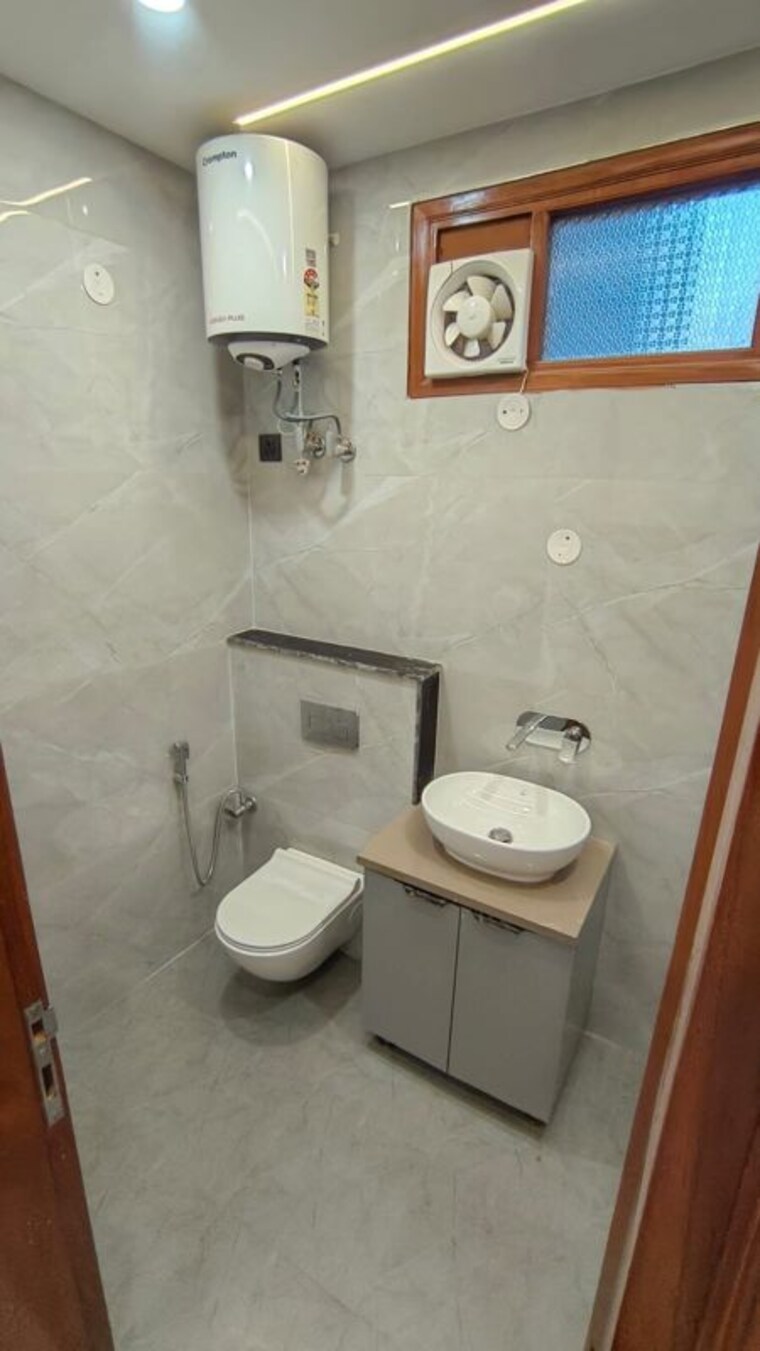 Bathroom, malviya nagar 1 Bedroom 600 Sq.Ft. Builder Floor In Malviya Nagar Delhi 10346038