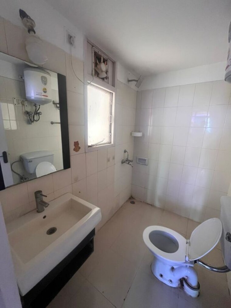 Bathroom, ansal-sushant-estate 1 Bedroom 750 Sq.Ft. Apartment In Sector 52 Gurgaon 10346067