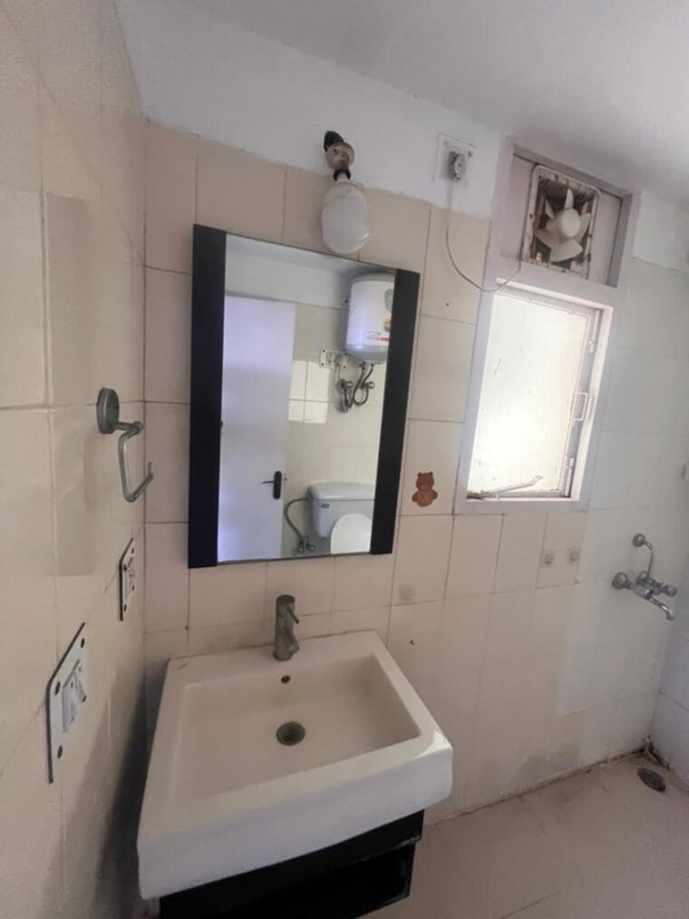 Bathroom, ansal-sushant-estate 1 Bedroom 750 Sq.Ft. Apartment In Sector 52 Gurgaon 10346067