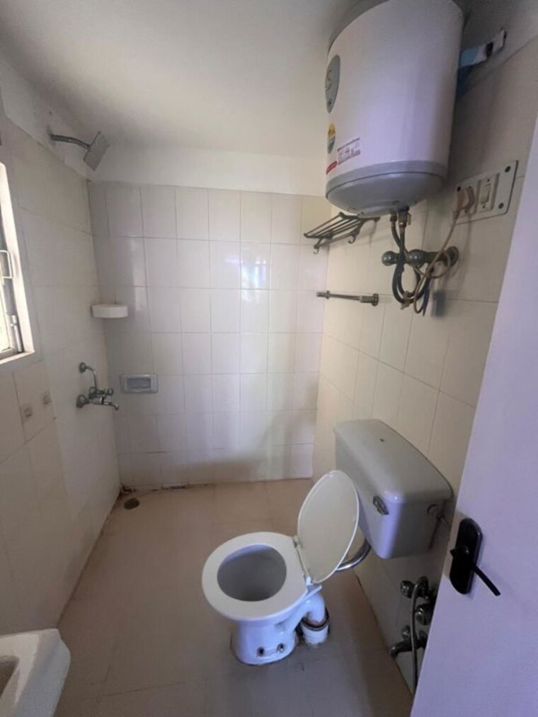 Bathroom, ansal-sushant-estate 1 Bedroom 750 Sq.Ft. Apartment In Sector 52 Gurgaon 10346067