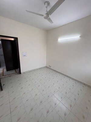 Room in 3 BHK Apartment at Ansal Sushant Estate, Sector 52 – for Rent