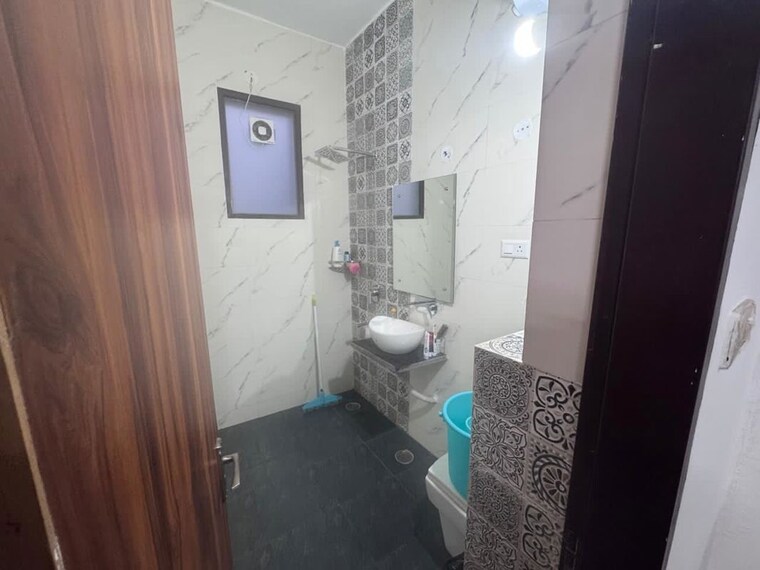 Bathroom, sector 56 3 Bedroom 1600 Sq.Ft. Builder Floor In Sector 56 Gurgaon 10346089