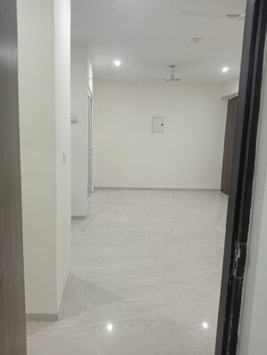 Room in 2 BHK Apartment at Omega Windsor Greens, Faizabad Road – for Rent