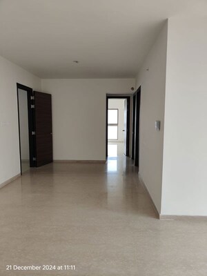 Room in 2 BHK Apartment at Raj Infinia, Malad West – for Rent