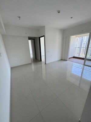 Room in 2 BHK Apartment at Lodha Amara Tower 24 And 25, Kolshet Road – for Sale