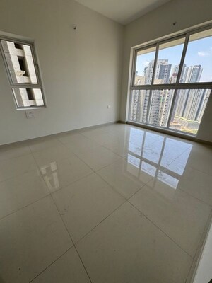 Room in 2 BHK Apartment at Lodha Amara Tower 24 And 25, Kolshet Road – for Sale