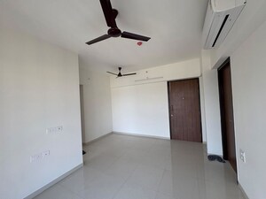 Room in 2 BHK Apartment at Lodha Amara Wing 40 And 41, Kolshet Road – for Rent