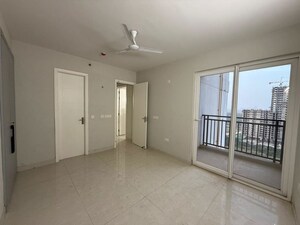 Room in 3 BHK Apartment at Eldeco Live By The Greens, Sector 150 – for Rent