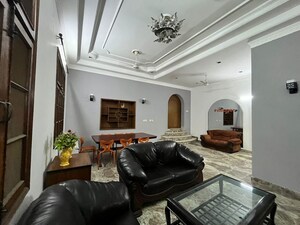 Common Area in 6+ BHK Independent House at Sector 33 – for Rent