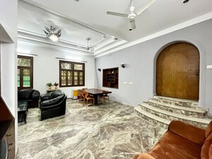 Living Room in 6+ BHK Independent House at Sector 33 – for Rent
