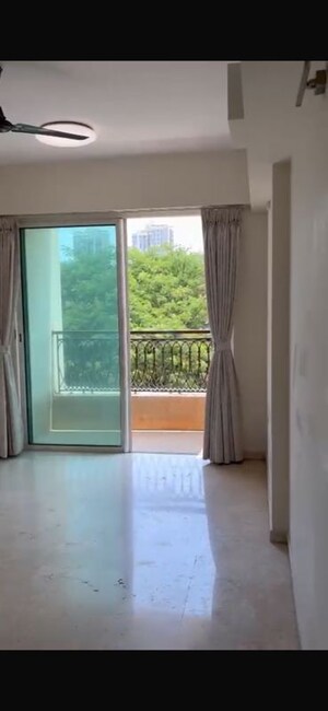 Room in 3 BHK Apartment at Hiranandani Heritage Rivona, Kandivali West – for Rent