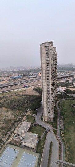 3.5 BHK + Pooja Room,Servant Room,Study Room,Extra Room,Store Room Apartment For Rent in Conscient Heritage Max