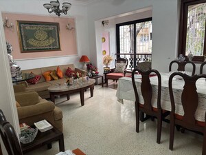 2 BHK Apartment For Sale in Nav Pooja Apartment, Bandra West