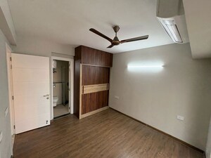 Room in 3 BHK Builder Floor at Signature Global City 63A, Sector 63a – for Rent