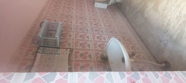 Bathroom, sector 16 1 Bedroom 550 Sq.Ft. Independent House In Sector 16 Faridabad 10346204