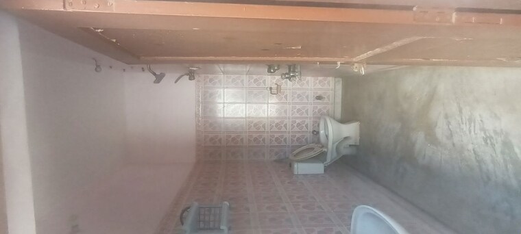 Bathroom, sector 16 1 Bedroom 550 Sq.Ft. Independent House In Sector 16 Faridabad 10346204