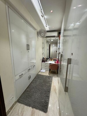 Bathroom in 3 BHK Builder Floor at Safdarjung Enclave – for Rent