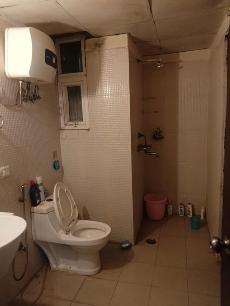 Bathroom, aditya-celebrity-homes 1 Bedroom 550 Sq.Ft. Apartment In Sector 76 Noida 10346219
