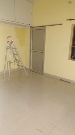 Room in 1 BHK Builder Floor at Indira Nagar – for Rent