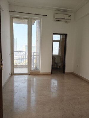 Room in 3 BHK Apartment at Puri Diplomatic Greens Phase I, Sector 111 – for Rent
